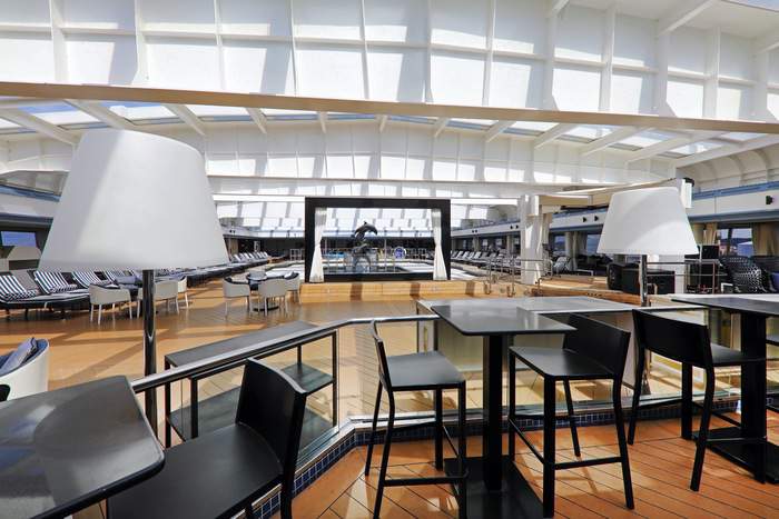 Nicko Cruises Vasco Da Gama Lido Bar 1.jpg